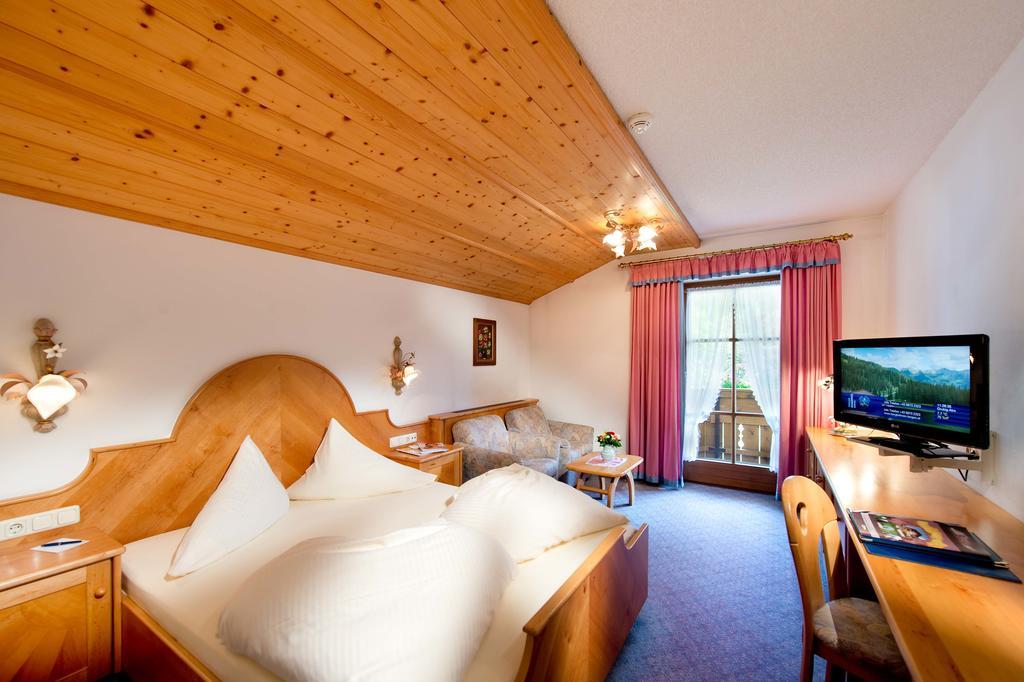 Hotel Bergland Lermoos Room photo